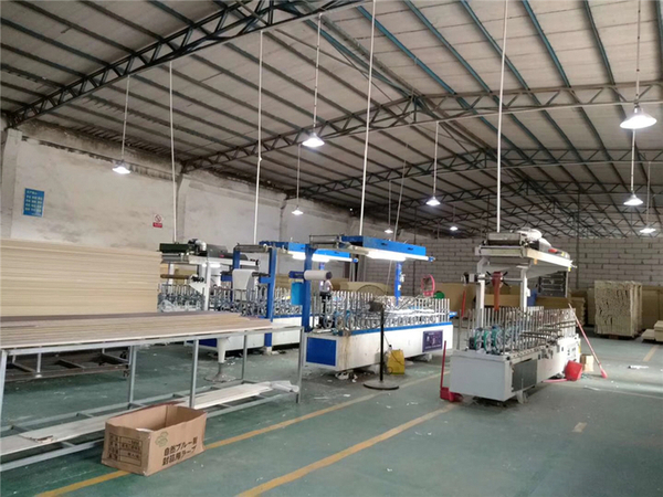 先进的生产设备.jpg